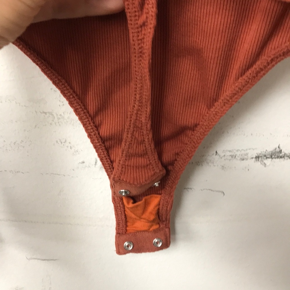 WOOW! NWOT FREE PEOPLE Burnt Orange Bodysuit sz XS - Picture 4 of 4